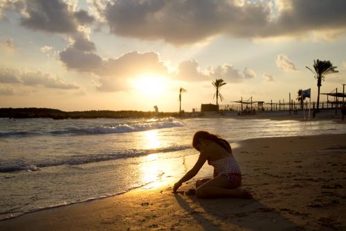 tel aviv beach