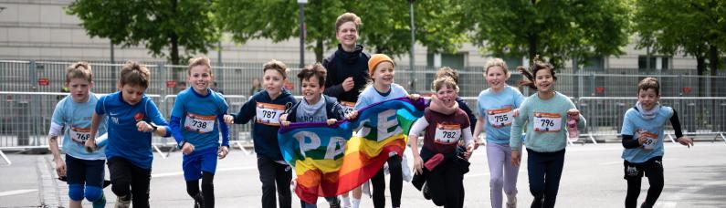 Jugendliche bei einem Friedenslauf von Pro Peace