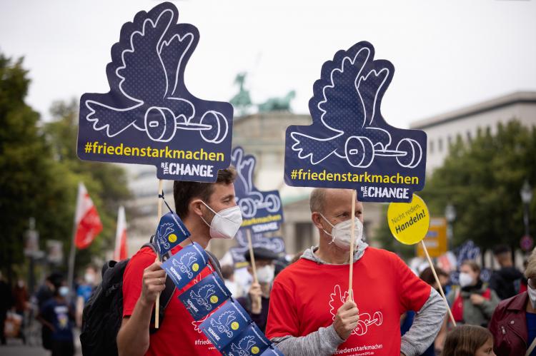 Be the Change Demo Schilder f&uuml;r #unteilbar