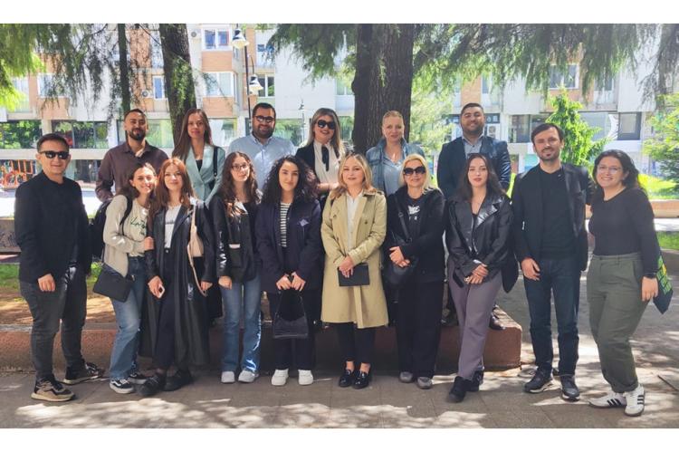 Academy - Dealing with the Past Journalism and Conflict Sensitive Reporting 1