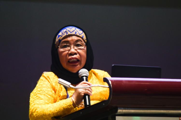 Rufa Cagoco-Guiam gives the keynote speech