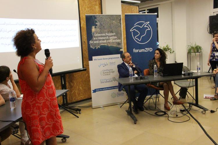 Lamia Abi Azar giving a performance