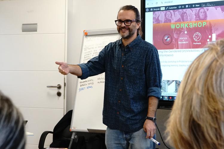 Waking the Gender (In)visibilities of Resistance in Prishtina 5