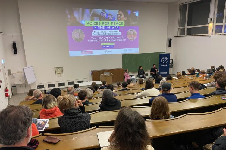 Amal Ghawi and Itamar Avneri visiting the Free University of Berlin.