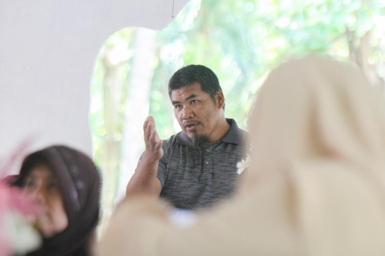 Ustadh Akmad speaking during Bugsay
