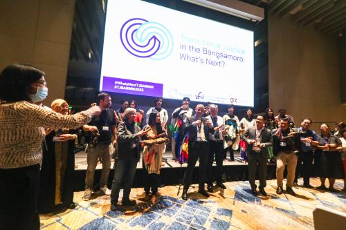 Teatro Humanidades and participants perform together