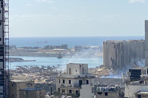 Blick auf den zerst&ouml;rten Hafen von Beirut