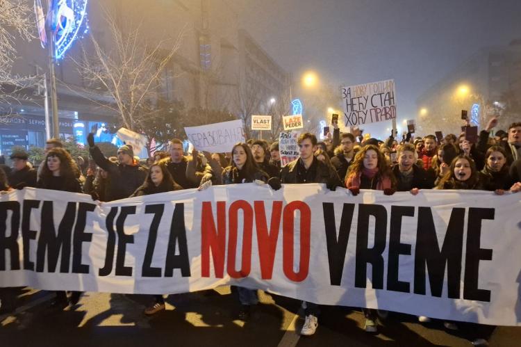 Gedenken an die Opfer von Novi Sad