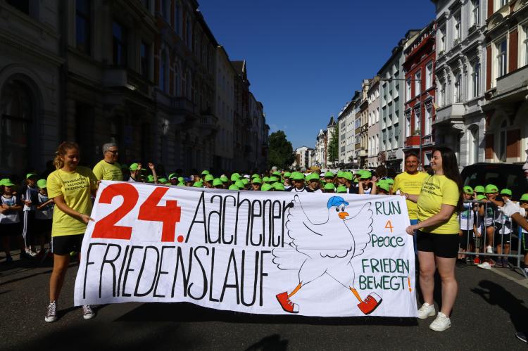 Banner des 24. Aachener Friedenslaufs