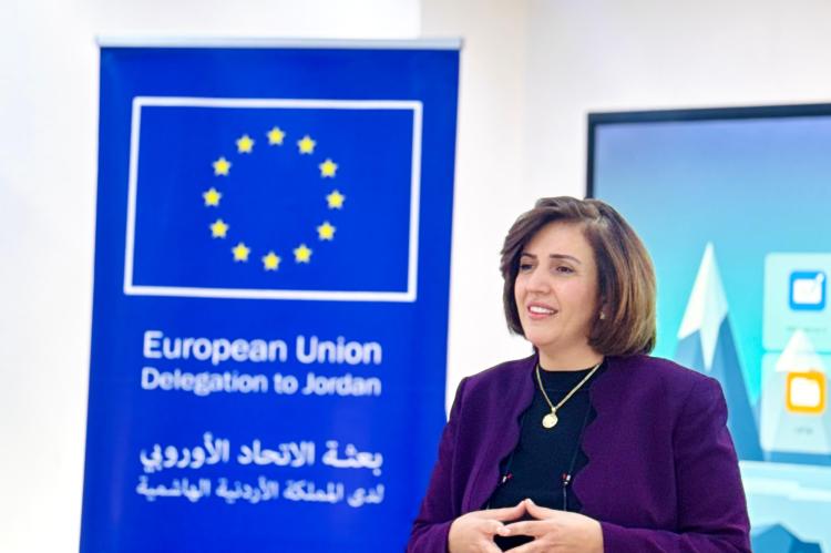 Dr. Abeer Dababneh facilitating legal awareness sessions