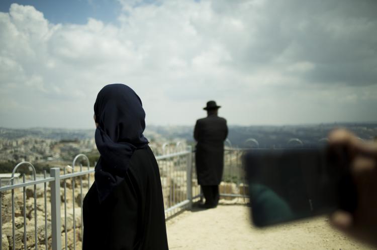israeli and palestinian filmed by smartphone