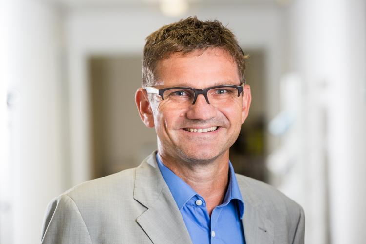 Prof. Dr. Conrad Schetter