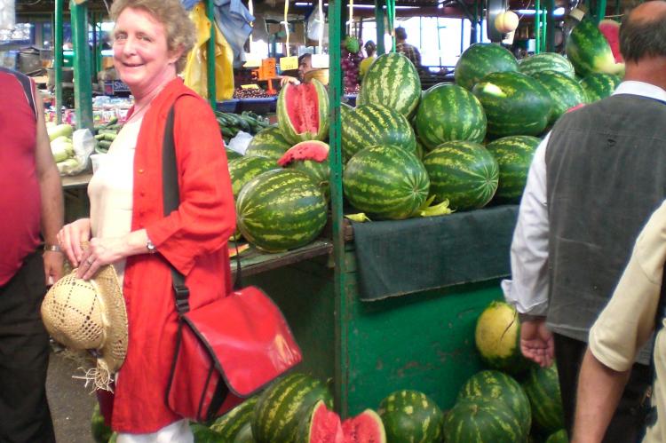 Silke Maier-Witt auf dem Markt