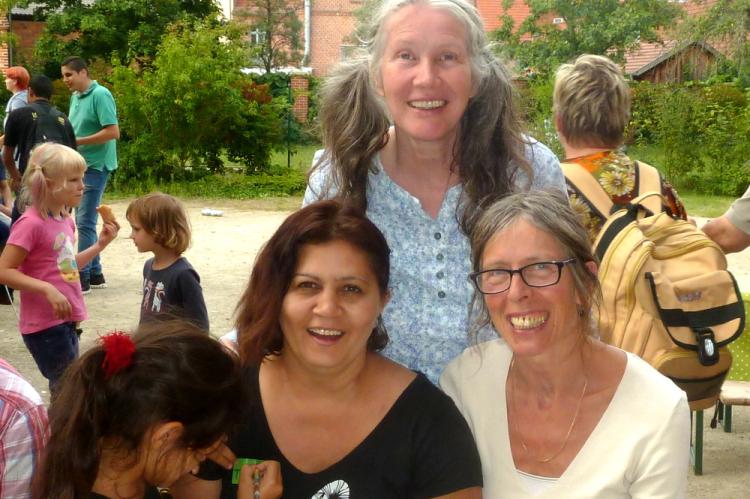 Antonie Armbruster-Petersen (rechts im Bild) beim Sommergrillfest in Ludwigslust 2016