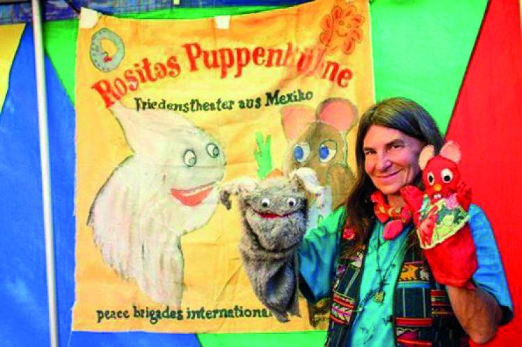 Heike Kammer präsentiert mexikanisches Puppentheater