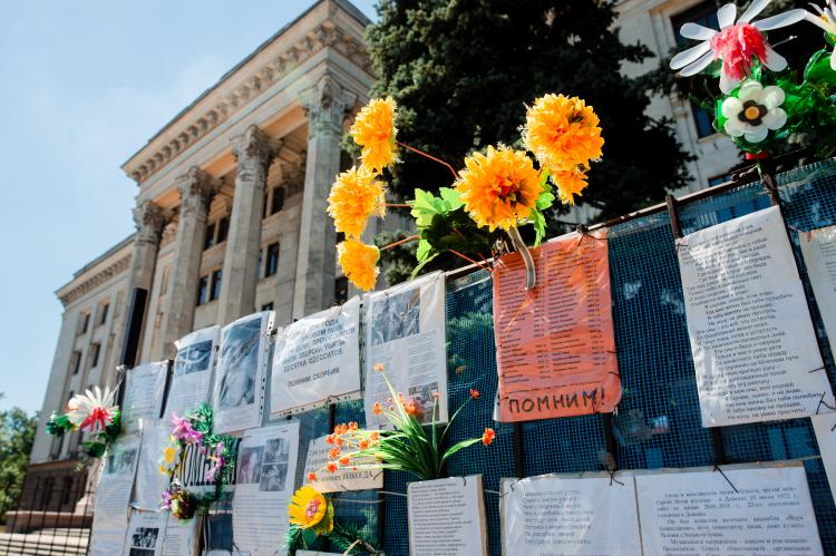 Flowers and messages commemorate the tragedy of 2nd May 2014 in front of the Trade Unions Building where 42 people lost their lives in a fire.