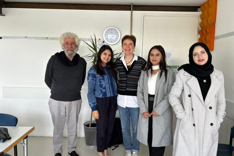 Journalist*innen der Medienplattform Dooz zu Besuch bei Pro Peace in Köln