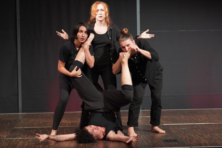 Performance der Theatergruppe liini
