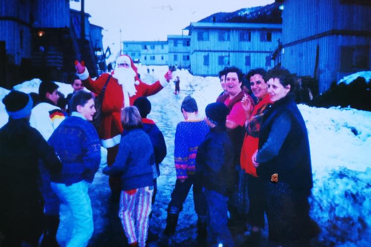 Michele Parente verkleidet als Weihnachtsmann
