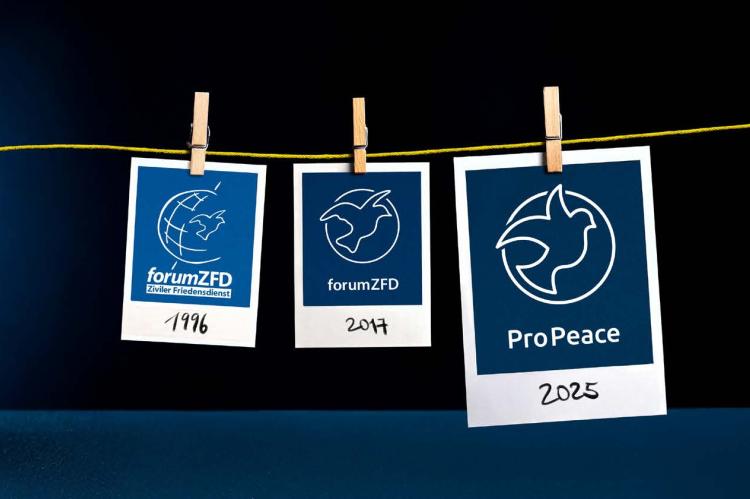 Das neue und die beiden ehemaligen Logos von Pro Peace