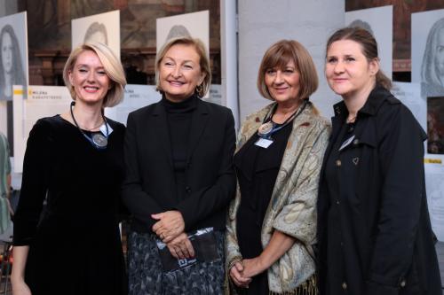 G&auml;ste der Ausstellungser&ouml;ffnung