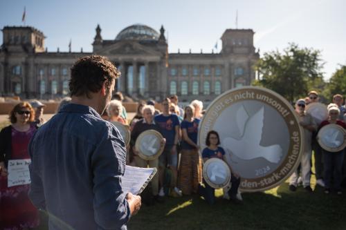 Pro Peace-Kundgebung vor dem Bundestag in Berlin