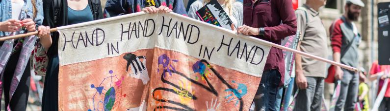Hand in Hand 