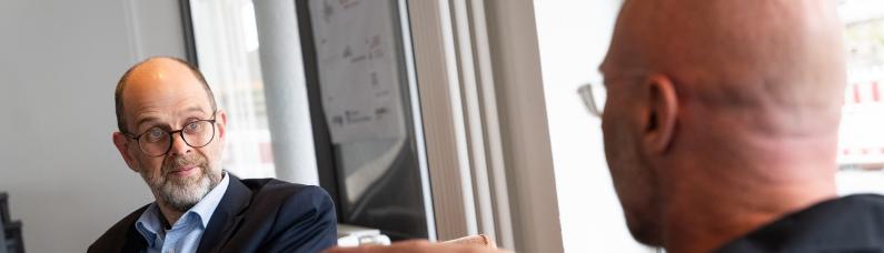 Wolfang D&ouml;rner im Gespr&auml;ch mit Malte Spitzer, Sozialdezernent aus Hildesheim