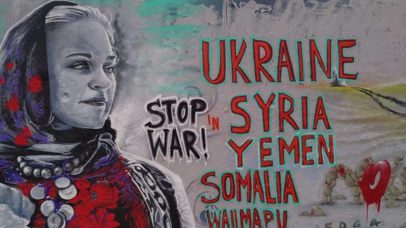 Graffiti Stop War Mauerpark Berlin