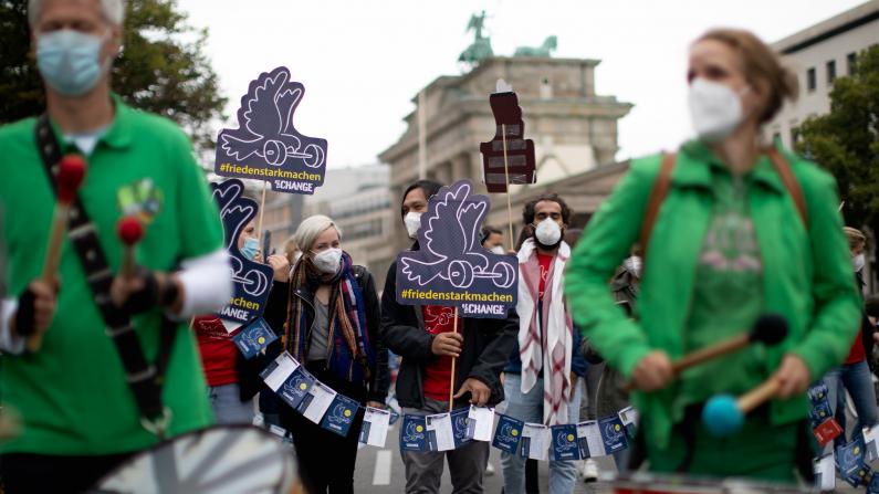 Samba-Band bei der #unteilbar-Demo