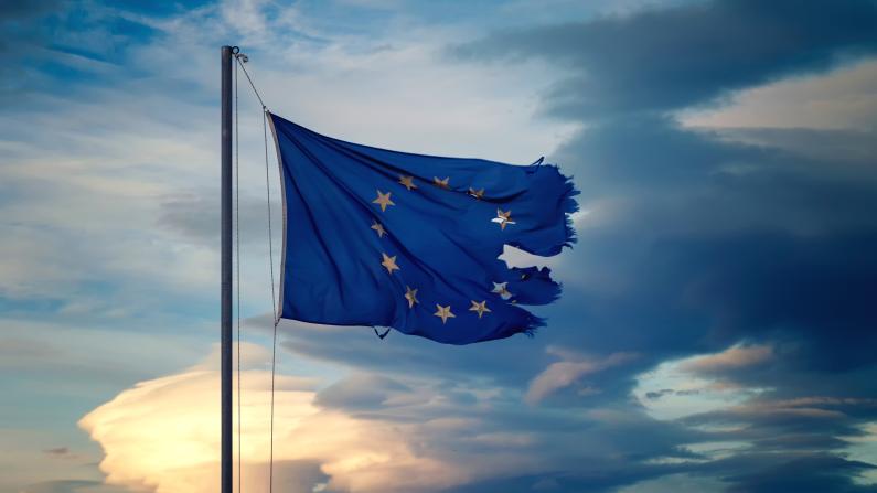 Zerrissene EU-Flagge