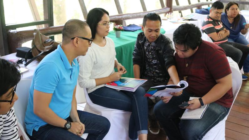 Participants of Certification Program Discussing Conflict-Sensitive Journalism