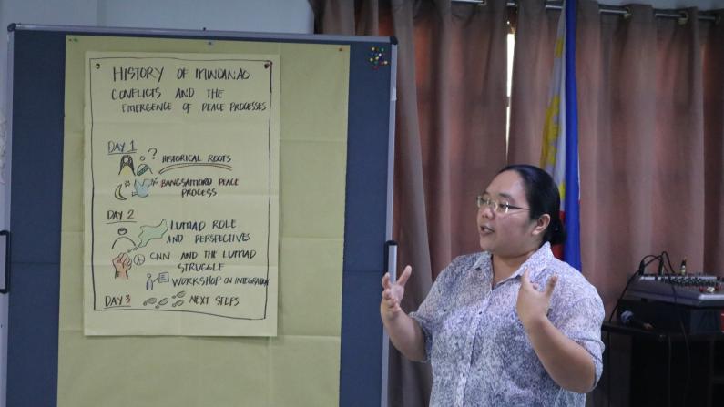 Speaker introducing Mindanaoan histories to Political Science teachers