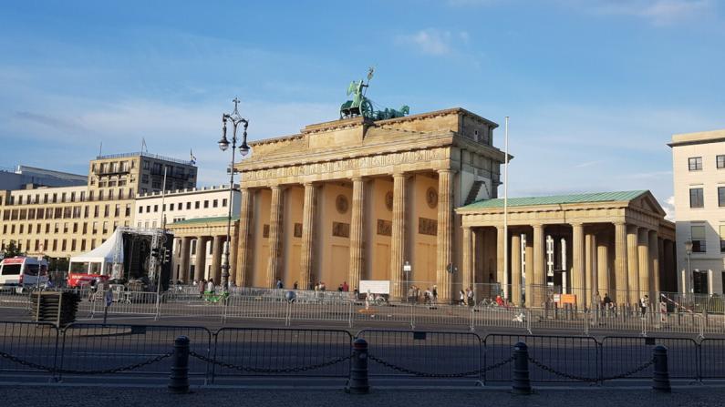 Berliner Friedenslauf Startareal vor Brandeburger Tor