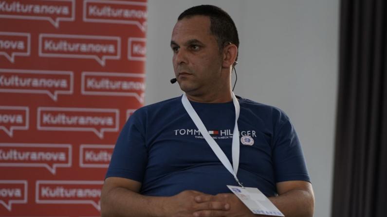 My Blood is Not Green, It Is Red - Like All Other People - Interview with Zijo Ribić