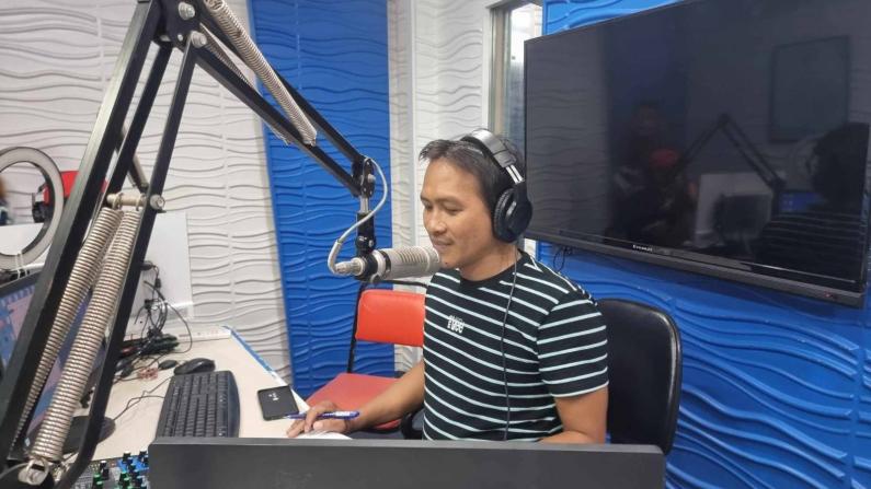 Derek Sanico Derek Sanico hosting the radio program "Bangsamoro Ngayon" with KuMuNet and forumZFD