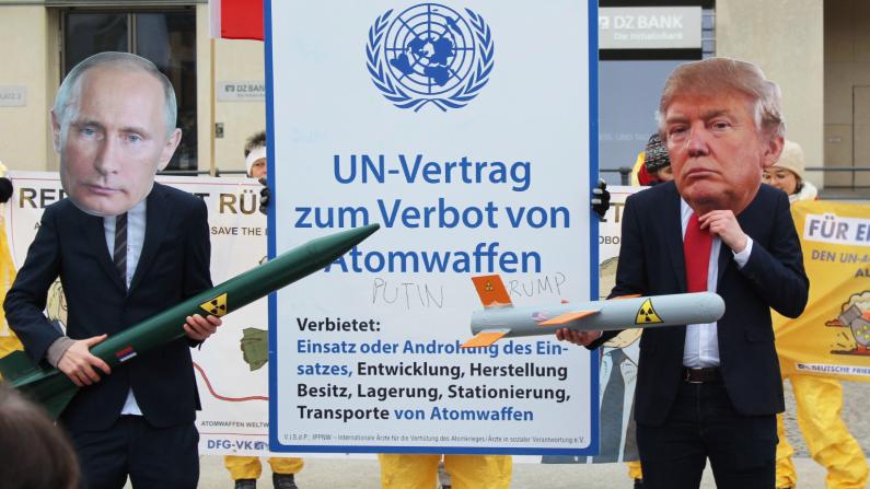 Putin und Trump vor INF Vertrag