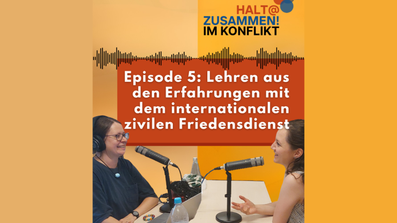 Moderatorin Olga Dietze mit Hannah Würbel