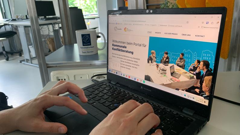 Symbolbild Online-Portal Kommunale Konfliktberatung