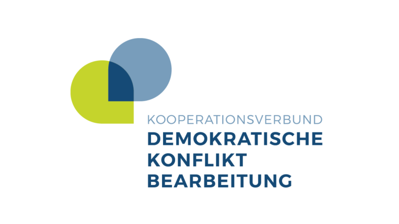 Logo Kooperationsverbund Demokratische Konfliktbearbeitung