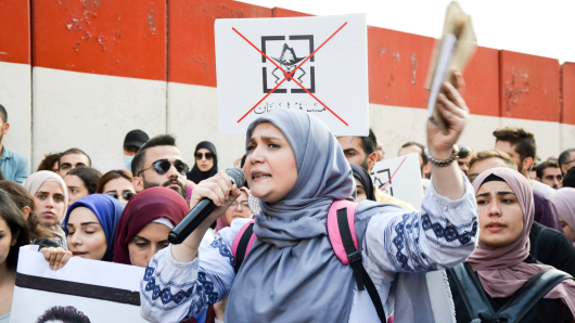 Libanesinnen und Libanesen protestieren gegen die politische F&uuml;hrung