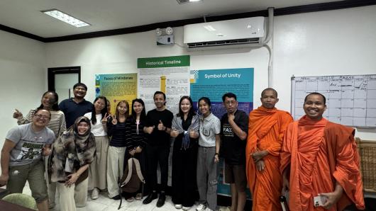 DAVAO CITY, PHILIPPINES | Human Library members and the forumZFD Philippines team exchange stories, insights, and experiences, learning from each other&rsquo;s peacebuilding work in Cambodia and the Philippines