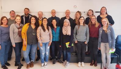 Mitarbeiter des forumZFD mit Shani Goldman und Ranin Tabarani
