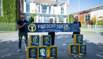 Friedenswende Jetzt vor Bundeskanzleramt
