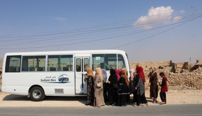 A group of women in Ayadiya (Ninewa Government) boards the Salam bus.