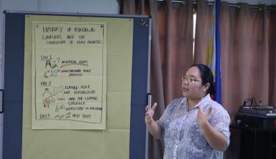 Speaker introducing Mindanaoan histories to Political Science teachers