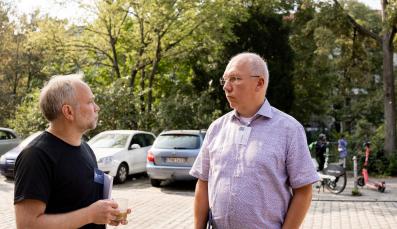 Konfliktberater Johannes Blatt (links)