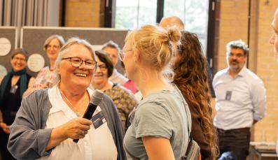 Beraterinnen der Kommunalen Konfliktberatung im Gespr&auml;ch