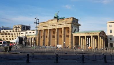 Berliner Friedenslauf Startareal vor Brandeburger Tor