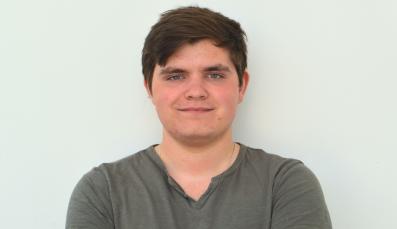 Auszubildender beim forumZFD in Köln